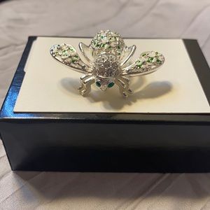 Joan Rivers Gardenia Bouquet Bee Pin